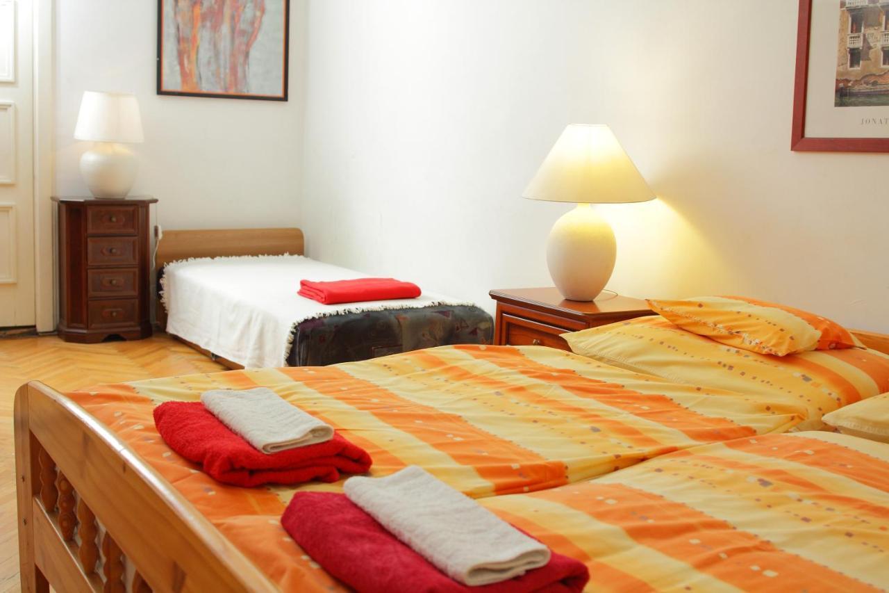Blue Rose Apartment บูดาเปสต์ ภายนอก รูปภาพ